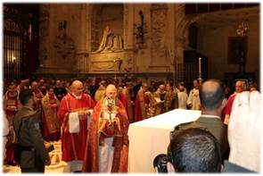 Un grupo de personas en un salón

Descripción generada automáticamente con confianza media